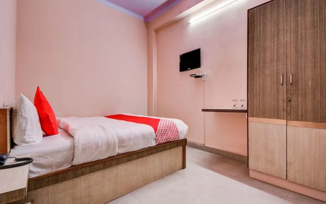 OYO 17250 Hotel Ganesham