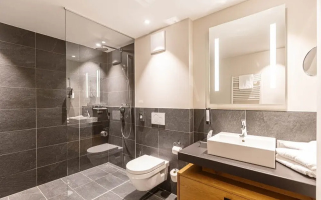Spacious Apartment With Shared Pool