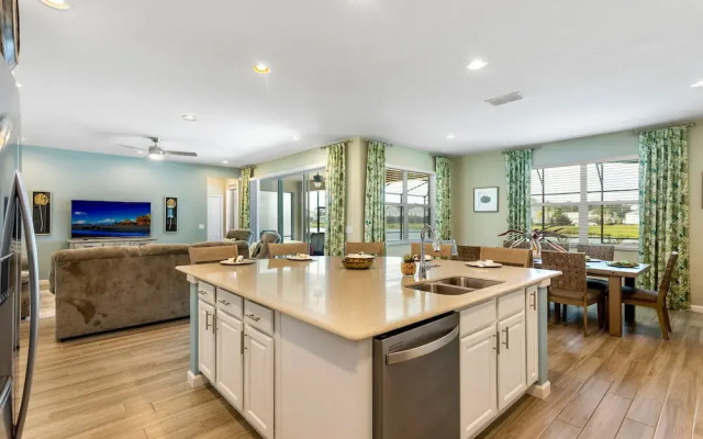 Lake Breeze 6 Bedrooms