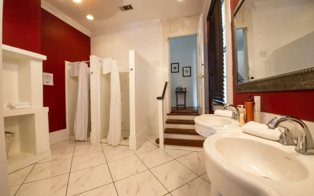 Auberge Nouvelle Orleans Hostel
