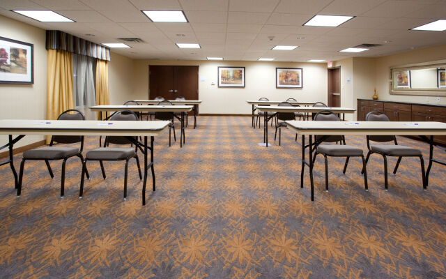 Holiday Inn Express Hotel & Suites LAMAR by IHG