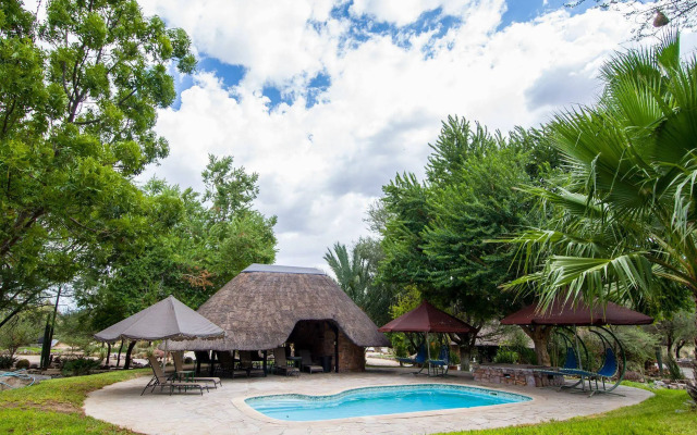 Etusis Lodge