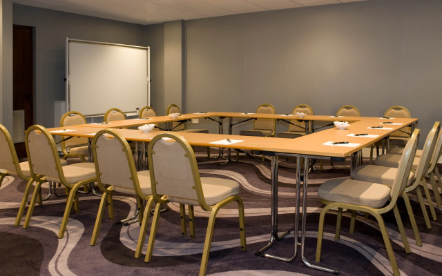 Sandman Signature London Gatwick Hotel