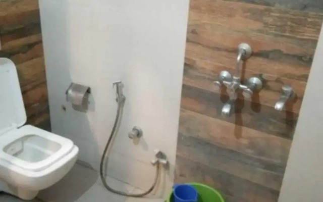 Oyo 93022 Krishna Stay In