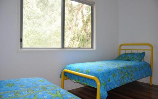24 Esprit Drive Beach Home With Open Plan Living And Walking Distance To Beach – Guest Rooms – Rainbow Beach