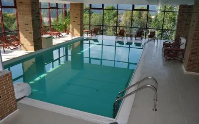 Hotel Valea cu Pesti