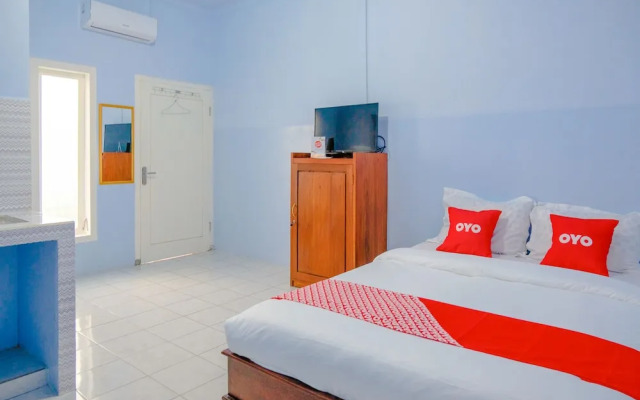 OYO 1976 Omah Kost Family