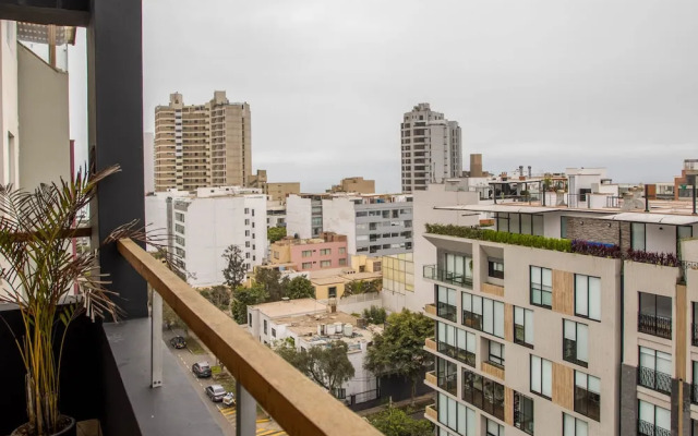 w Fantastic 1BR With Balcony in Miraflores