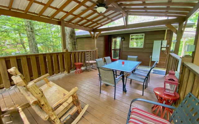 Amazing Dreams 2 Bedroom Cabin by RedAwning