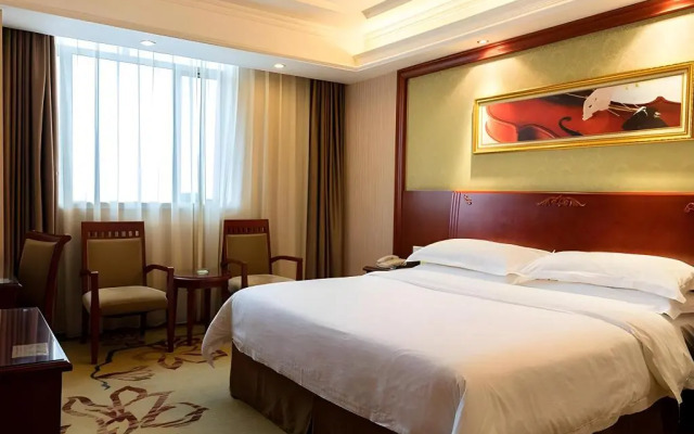 Vienna Hotel (Foshan West Railway Station Airport Branch)