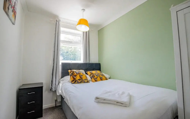 Host Stay Manfield Avenue