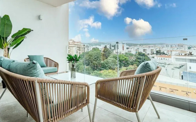 Inf2.5e- Tastefully Furnished Flat, Estepona Cente