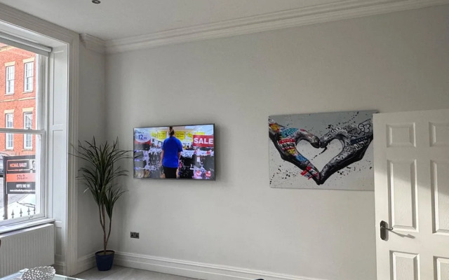 Luxury Full Apartment Free Secure Parking King bed