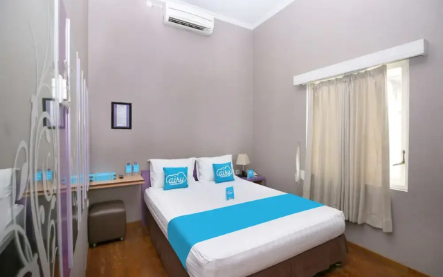 Violet Hotel