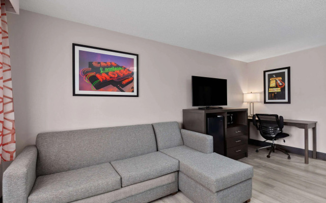 La Quinta Inn & Suites by Wyndham Goodlettsville - Nashville