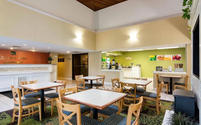 Rodeway Inn At Fort Lee