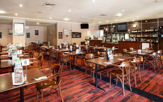 Upper Ross Hotel