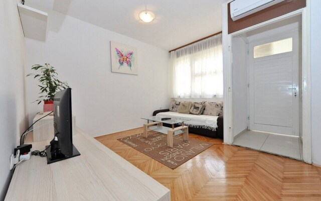 Feel Center Apartments.