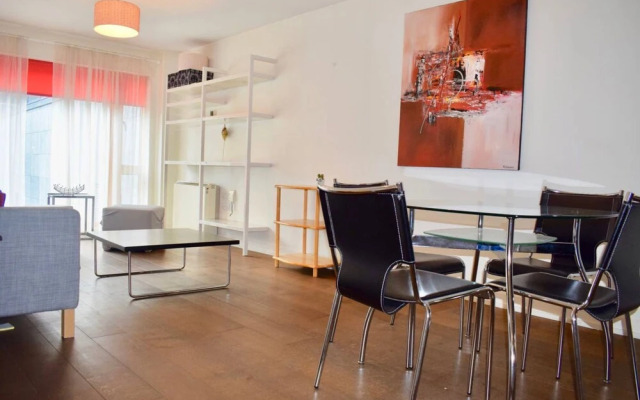 Modern Apartment in Silicon Docks With Balcony