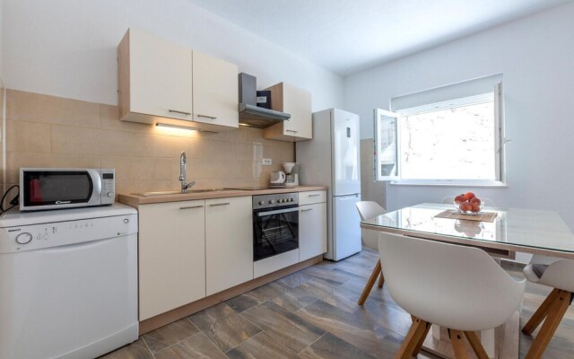 Nice Home in Podstrana With Wifi and 2 Bedrooms