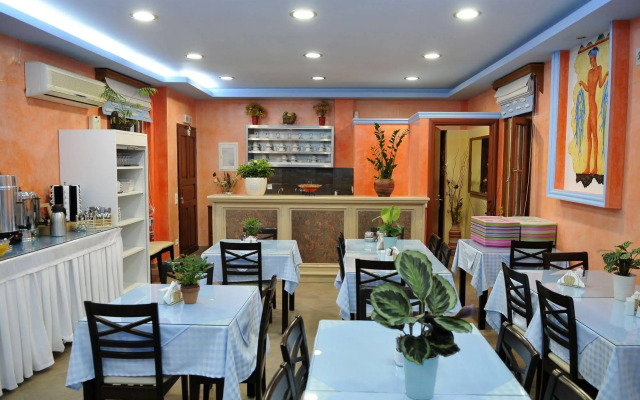 Polydefkis Hotel