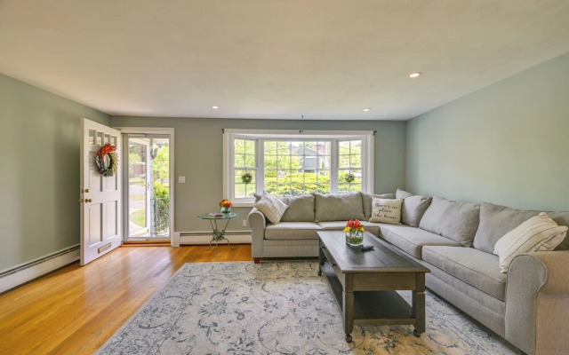 Marblehead Retreat w/ Sprawling Yard & Gas Grill!