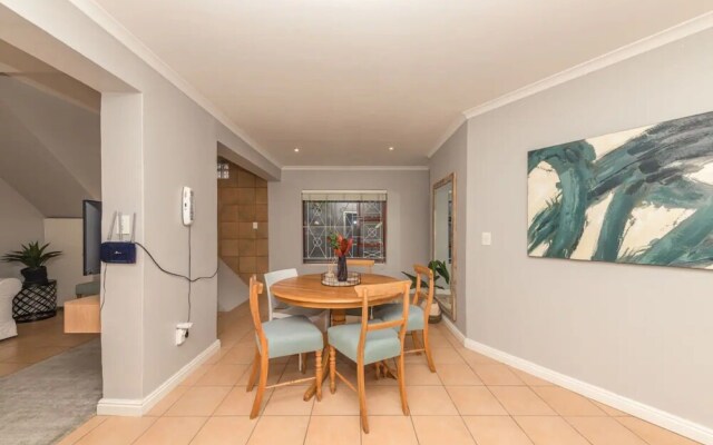 Spaciaous 2 Bedroom Bokaap Apartment