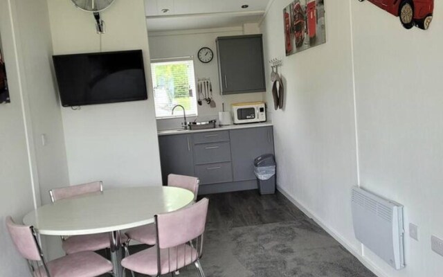 Captivating 2-bed Bungalow in Oulton Broad