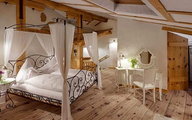 Mohrs Herzl Chalet