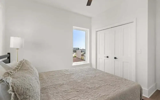 Surf And Sound 6 Bedroom Home