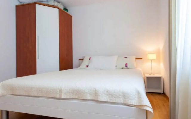 Spacious Apartment in Vantacici near Sea