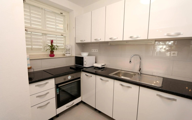 Apartment Mira Lapad