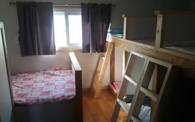 Centurial House - Hostel