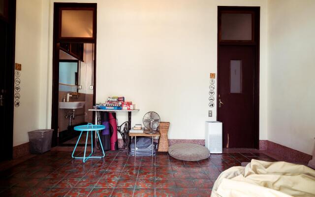 With inn Hostel