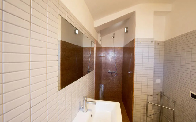 La Finestra Sotto La Rocca