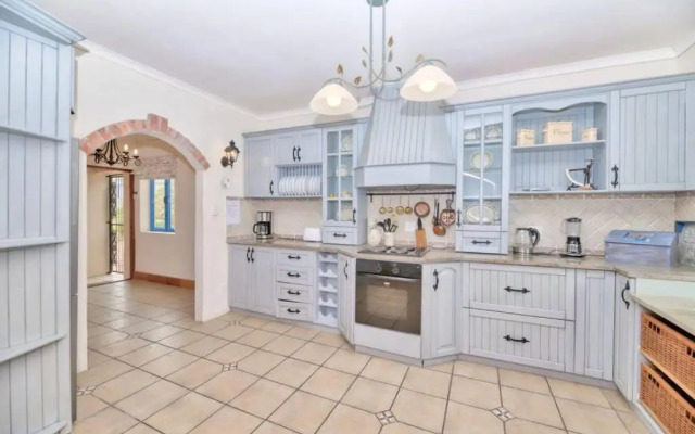 Casa Balena - Gansbaai seafront accommodation, back-up power