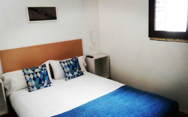 Frenteabastos Hostel & Suites