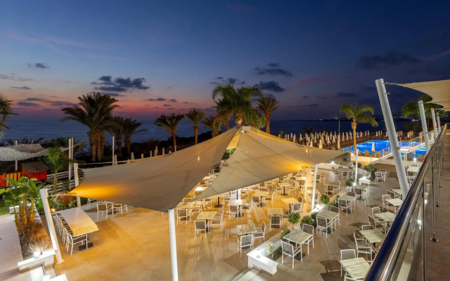 Queen's Bay Hotel