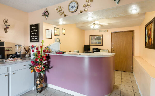 OYO Hotel Chapmanville Inn, WV - Hwy 119