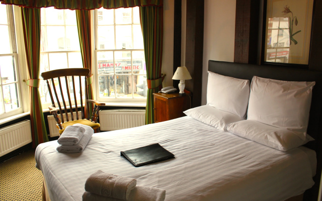 Brook Red Lion Hotel