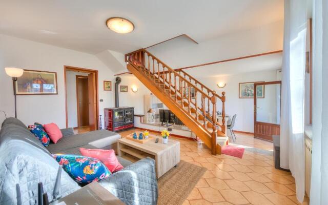 Cedar House Villa Few Minutes From Lake