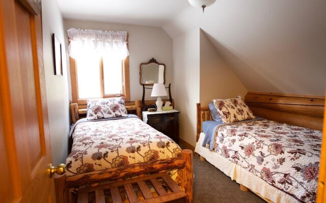 Kicking Horse Canyon B&B