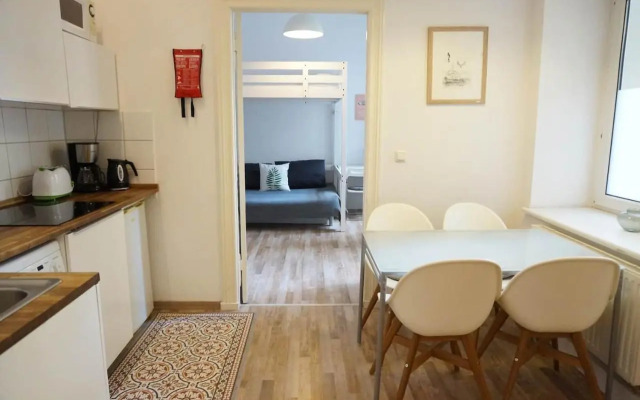 Central 2 bedroom flat for families & calm guests