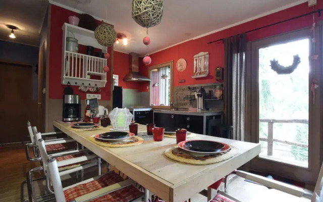 Lively Holiday Home With Garden, Barbecue, Garden Furniture