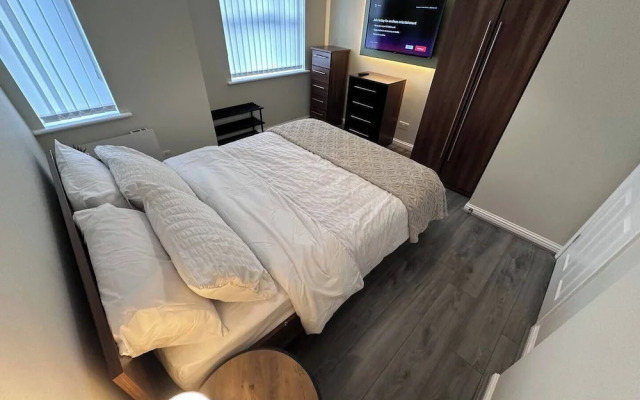 2br-sleeps4-freeparking-wifi-smarttvs