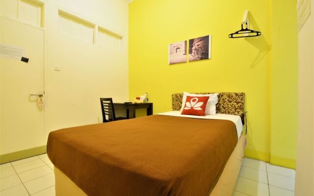ZEN Rooms Basic Near Pasar Baru