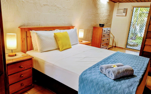 Beachside Cottage - A Private Peaceful Hidden Gem 50m to Beach – Guest Rooms – Magnetic Island