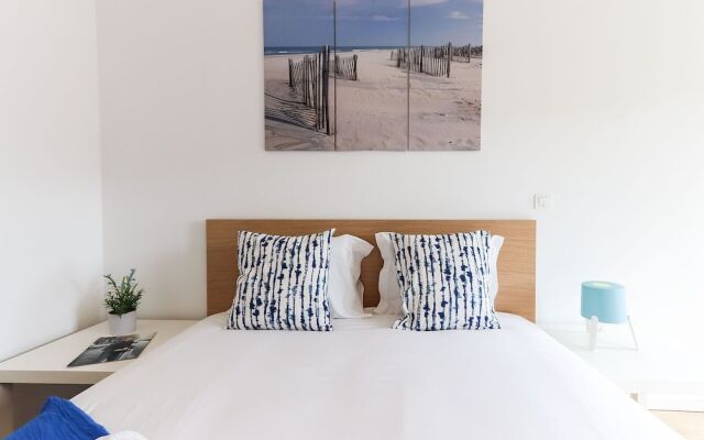 Modern & Bright Avenidas Novas II by Homing