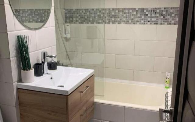 White & Silver Luxury Suite Craiova