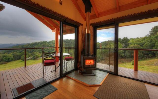 Maleny Tropical Retreat Balinese B&B